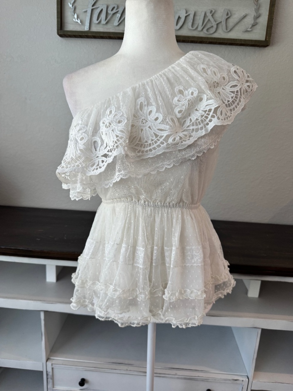 NWT Rococo Sand Ame Off White One Shoulder Lace Ruffle Top Size S BB